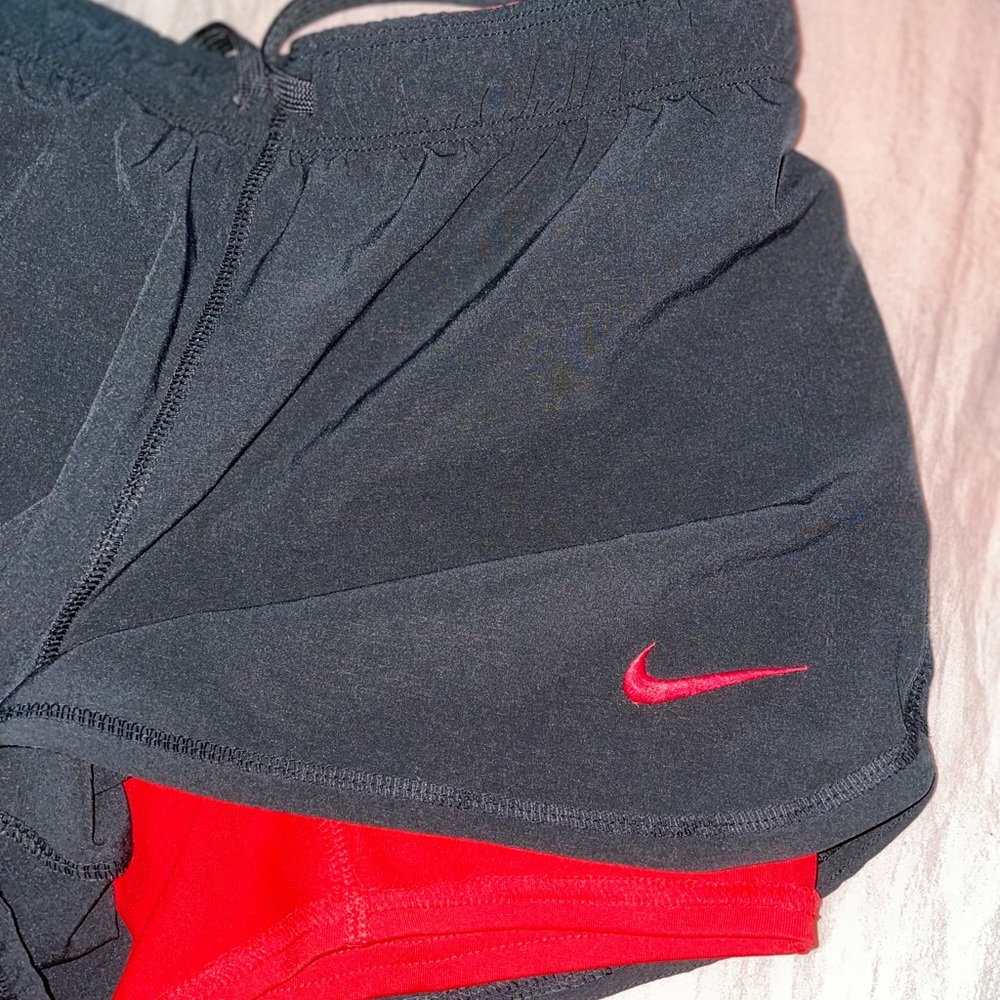 BLACK AND RED NIKE SHORTS